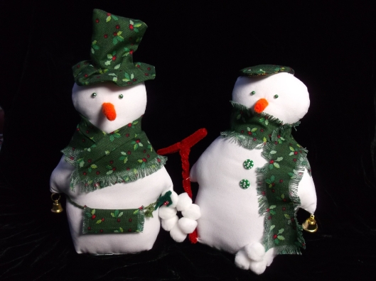 The green pair of Super stylish seasonal snowman and woman